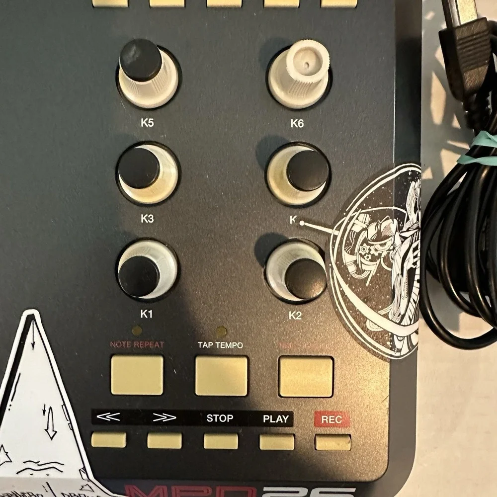 AKAI Professional MPD26‎ USB/MIDI Pad Control Unit Studio Recording Musical